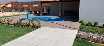 House in Coqueiro, with 4 bedrooms, air conditioning, electric shower and well.