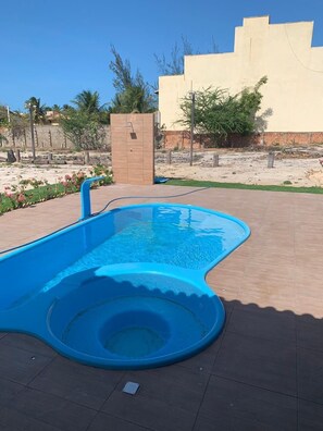 Outdoor pool - House in Coqueiro, with 4 bedrooms, air conditioning, electric shower and well. (Luis Correia)