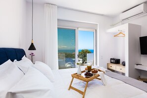 12 bedrooms, in-room safe, iron/ironing board, travel cot - Evilio Suites, Inspired Family Retreat, 800 meters to the beach, Ping Pong table (Prinos, Rethymno)