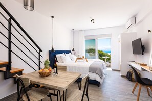 12 bedrooms, in-room safe, iron/ironing board, travel cot - Evilio Suites, Inspired Family Retreat with Pool (Prinos, Rethymno)