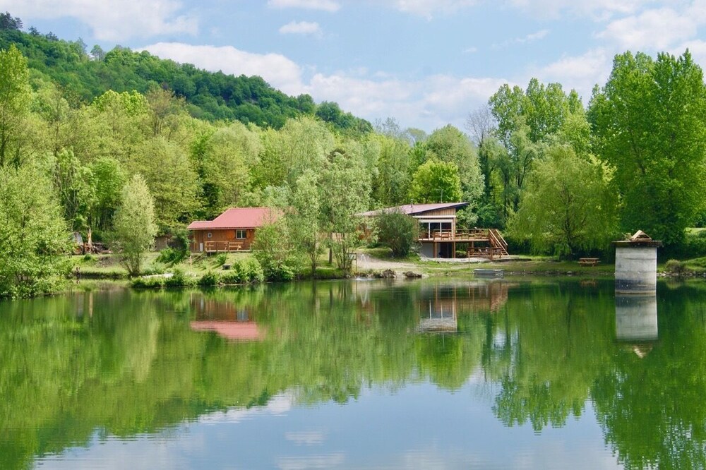 Gîte Prestige - Fishing cottage on the edge of a pond