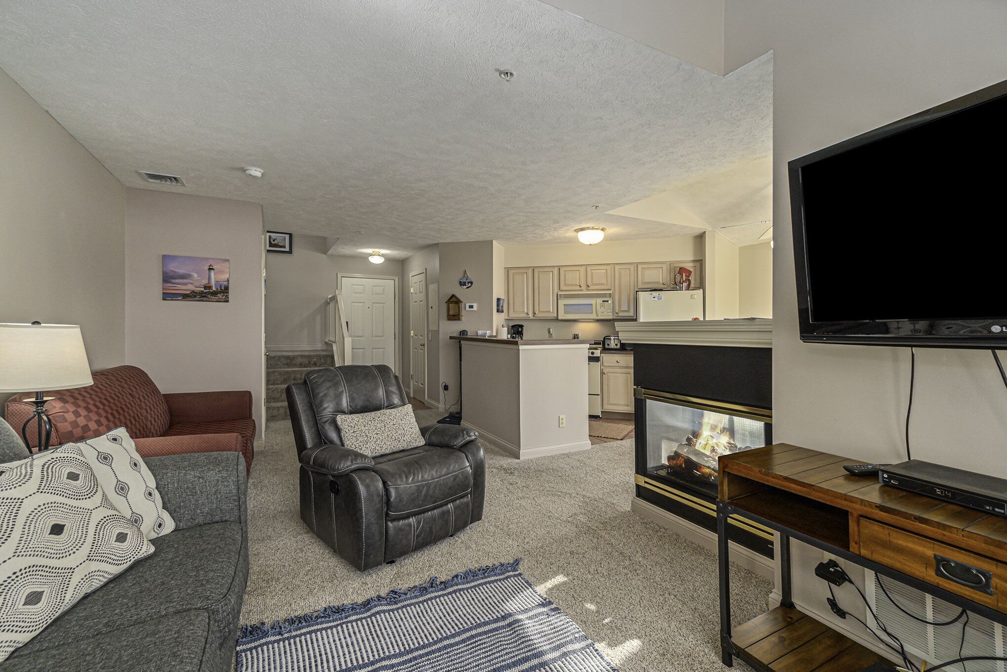 Second Floor Lakeview Condo