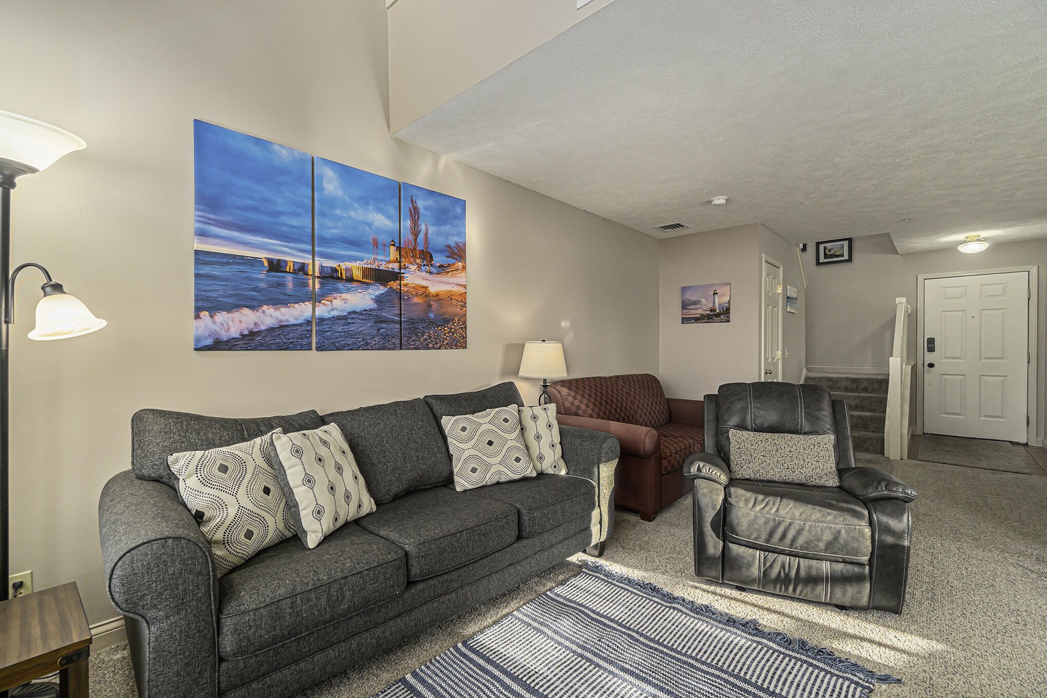 Second Floor Lakeview Condo