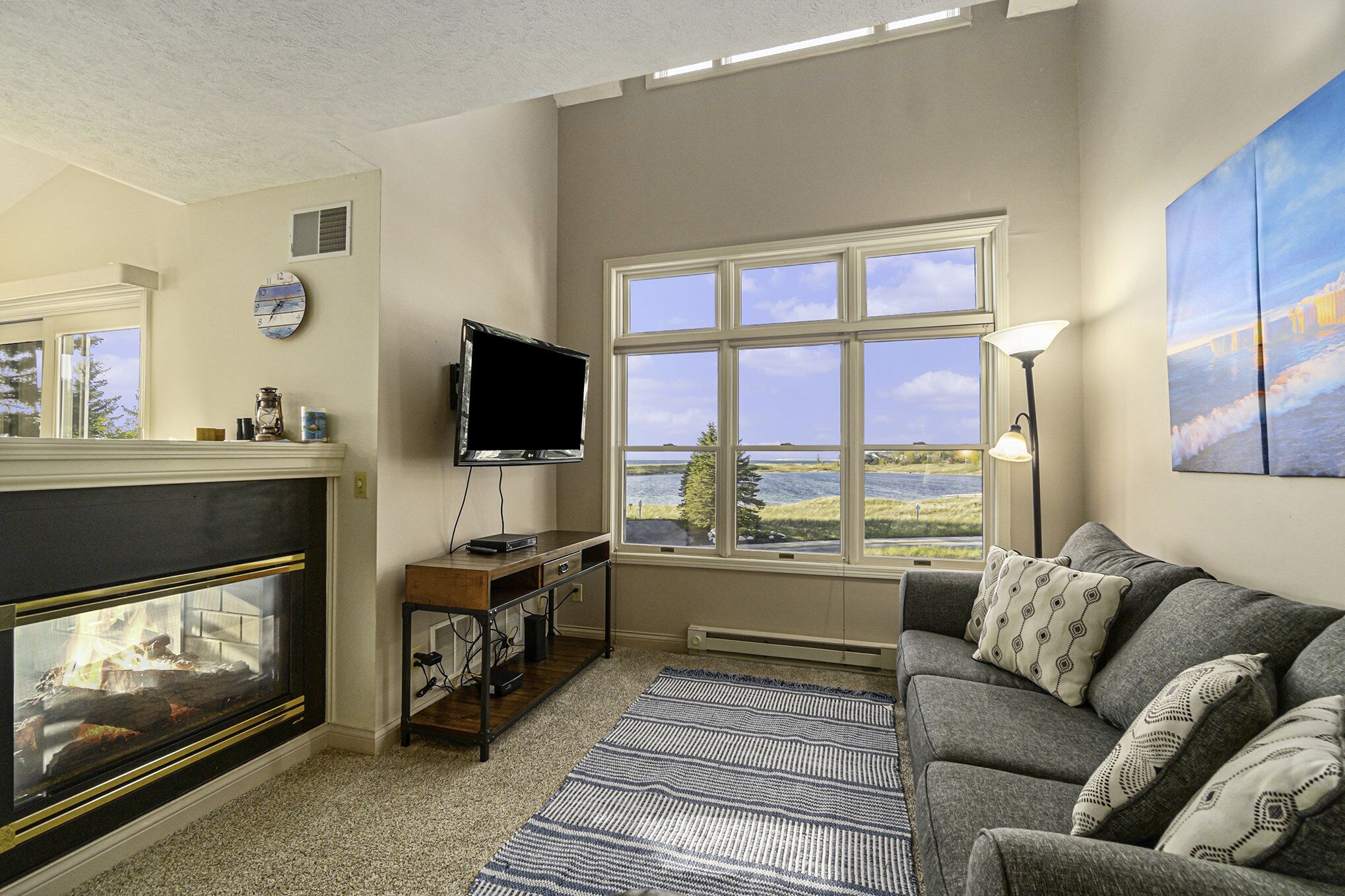 Second Floor Lakeview Condo