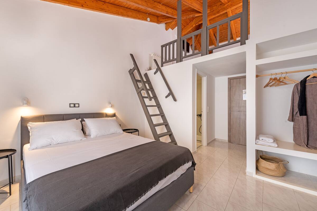 Zimmersafe, Schreibtisch, schallisolierte Zimmer, Bügeleisen/Bügelbrett