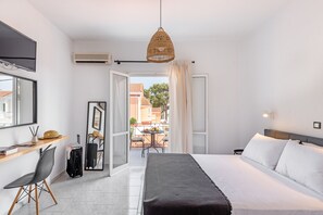 In-room safe, desk, soundproofing, iron/ironing board - Costa Azzurra Hotel (Kefalonia)