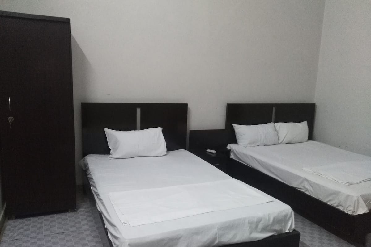 Chambre simple de base | Lit d’appoint (gratuit), accès au Wi-Fi (inclus), décor unique