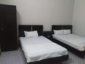 Enkeltrom – basic | Individuelt dekorert, individuelt innredet og ekstrasenger (inkludert)