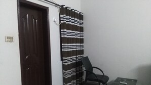 Basic Single Room | Rollaway beds (free), WiFi (free), individually decorated - Friend Guest House (Hyderabad)