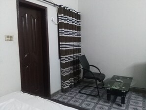 Basic enkelrum | Individuell inredning, unika möbler, gratis extrasängar och gratis wi-fi