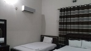 Basic Single Room | Rollaway beds (free), WiFi (free), individually decorated - Friend Guest House (Hyderabad)