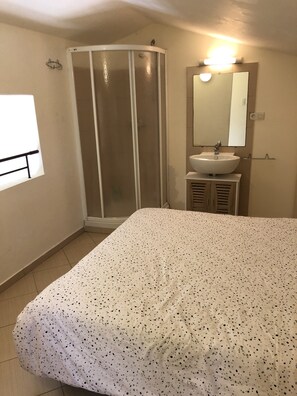 2 bedrooms - APPT 4-6 PERS POOL / AIR CONDITIONING / BEACH 200M / CLOSE TO RUSSE ISLAND (BELGODERE)