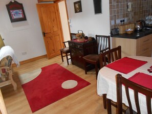 Family Cottage, 2 Bedrooms | Living area | 32-inch flat-screen TV with digital channels, TV, DVD player - Birchdale Apartment (Rathdrum)