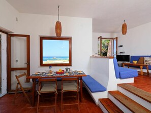 Dining - Beautiful private villa for 6 people with TV and terrace (Aglientu)