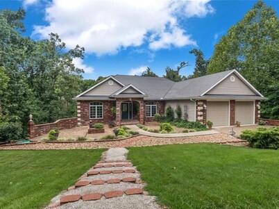 Waterfront Getaway on Loch Lomond with plenty of room for the entire family.