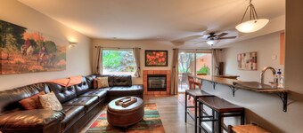 Stunning Moab townhome on the golf course!