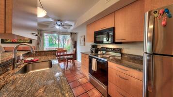 雪櫃、微波爐、焗爐、爐具