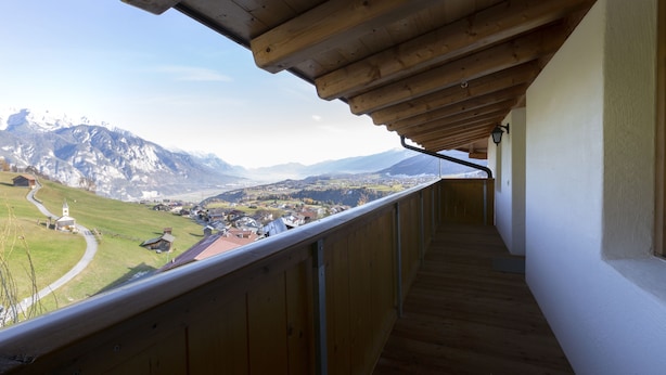 A wooden balcony with a view of a mountainous landscape. - Apartment #1 in Haus Sophia with a unique view (DG) (Oberperfuss)