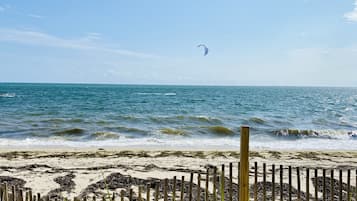 Ubicación a pie de playa, tumbonas y toallas de playa
