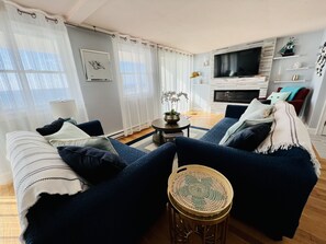 Älytelevisio, takka, videopelejä, leluja