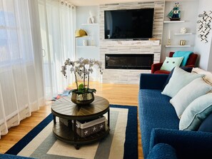 Smart TV, chimenea, videojuegos y juguetes 