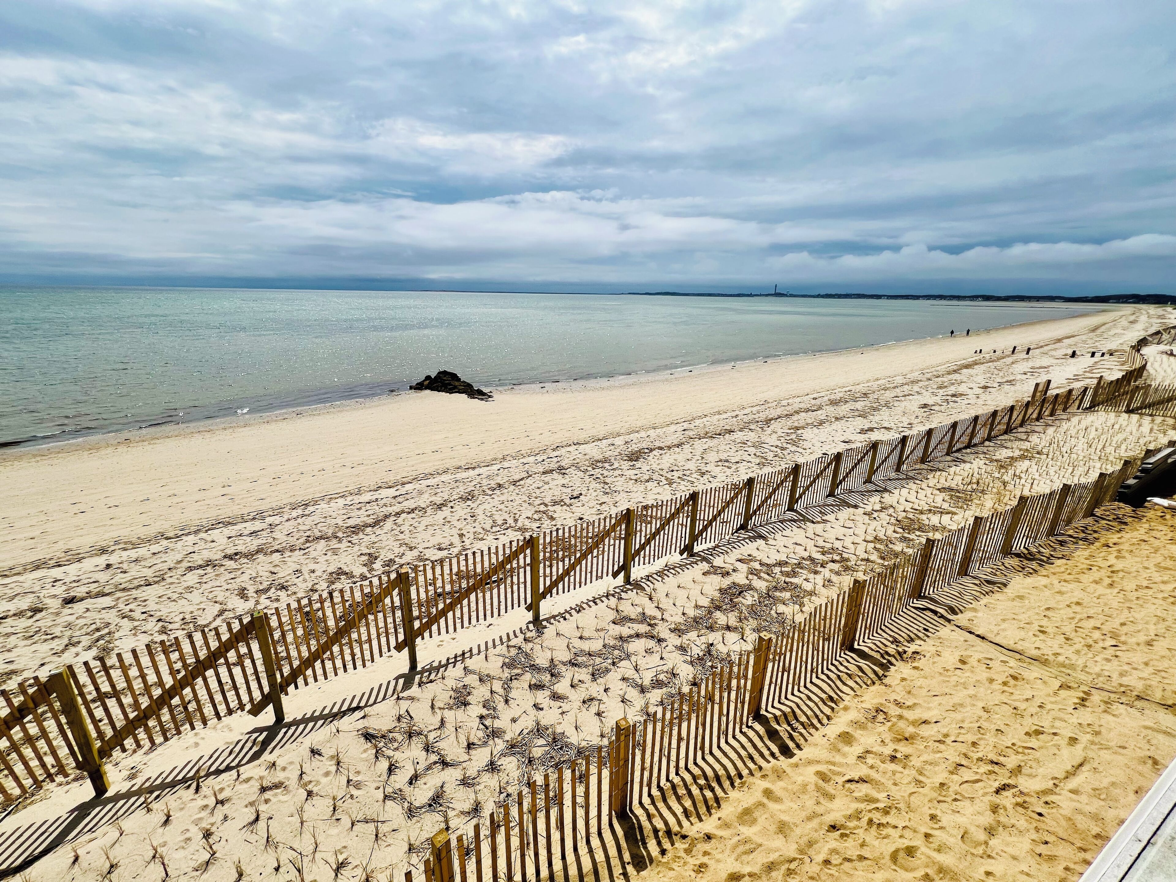 Plage, chaises longues, serviettes de plage