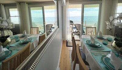 LUXURIOUS DIRECT OCEANFRONT,PRIVATE BEACH,AC,2BD2BA,BONUS LOFT,END UNIT,KAYAK