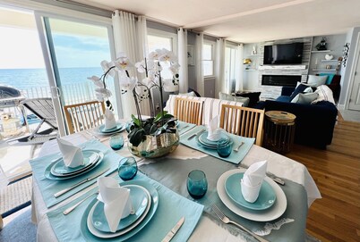 LUXURIOUS DIRECT OCEANFRONT,PRIVATE BEACH,AC,2BD2BA,BONUS LOFT,END UNIT,KAYAK