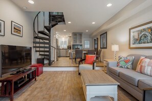 Flatskjerm-TV og bøker