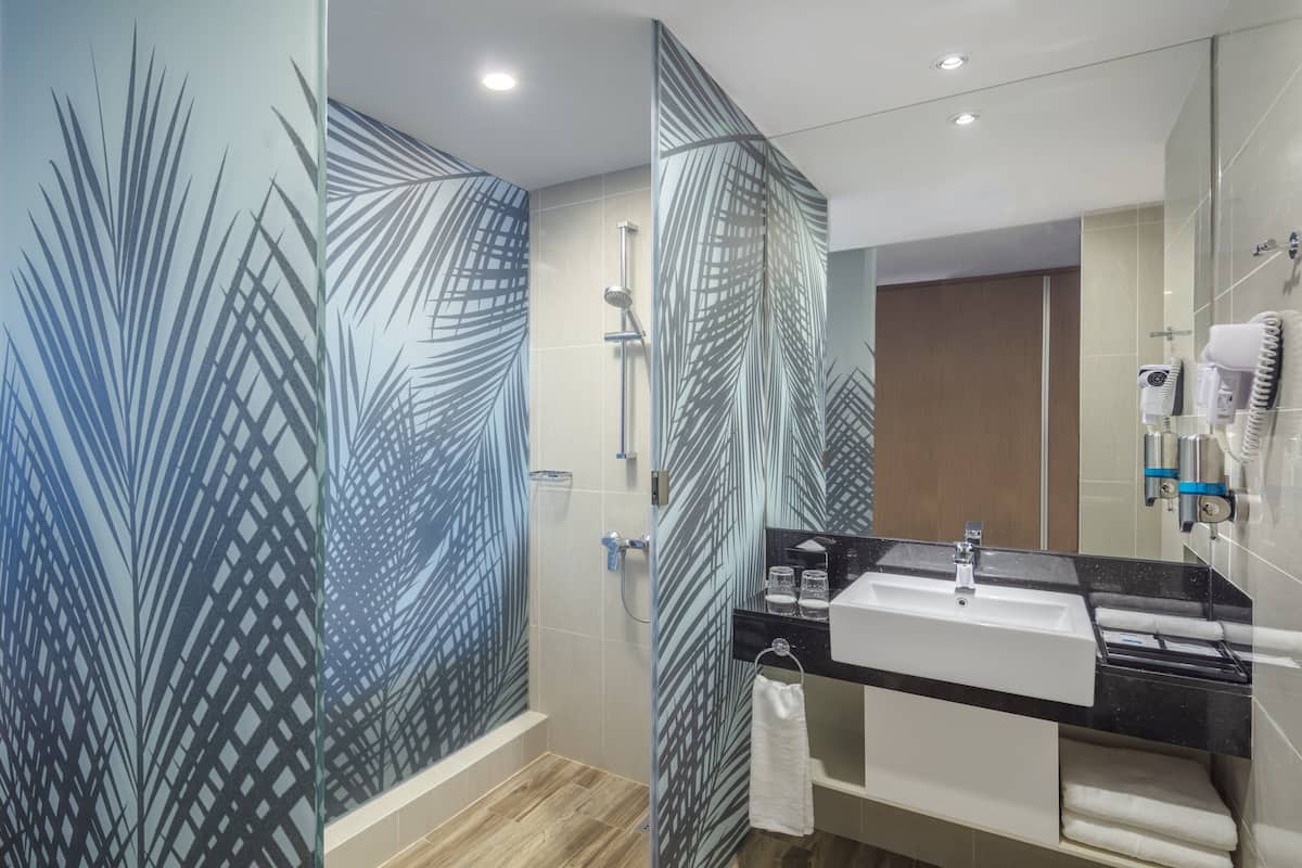 1 bedroom, premium bedding, in-room safe, desk