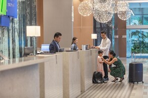 Lobby - Holiday Inn Express Kota Kinabalu City Centre by IHG (Kota Kinabalu)