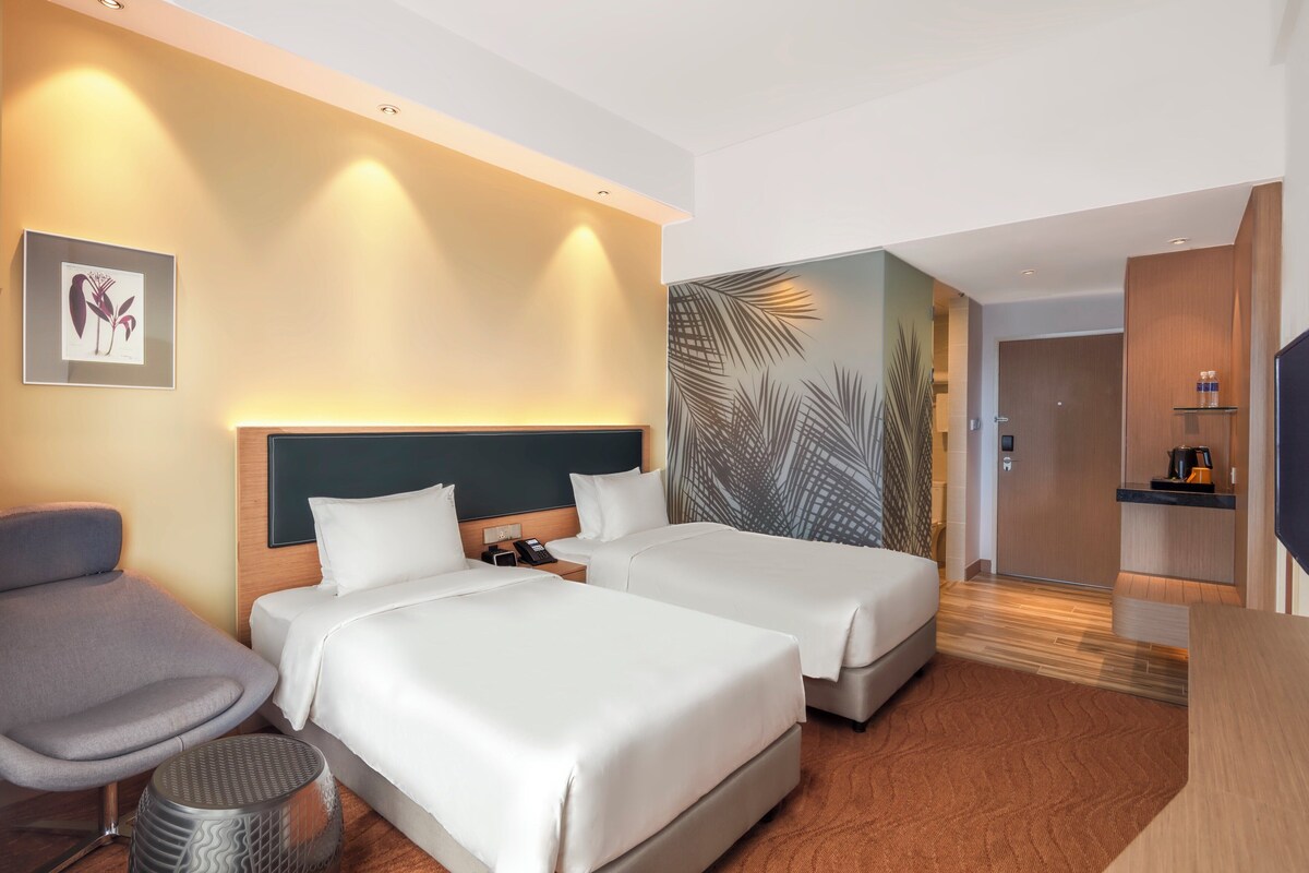 Standard Room, 2 Single Beds (with Free Breakfast) | In-room safe, desk, laptop workspace, blackout curtains