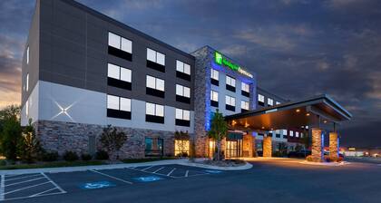 Holiday Inn Express & Suites Brunswick - Harpers Ferry Area by IHG