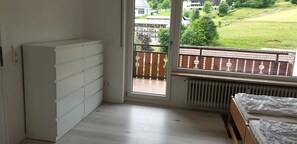 1 bedroom, travel cot, free WiFi - Haus am Sonnenberg, apartment 105 (Todtnau)