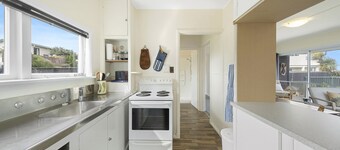 The Green Trout - Paraparaumu Beach Holiday Home