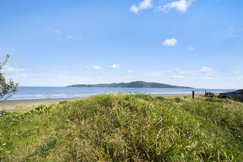The Green Trout - Paraparaumu Beach Holiday Home