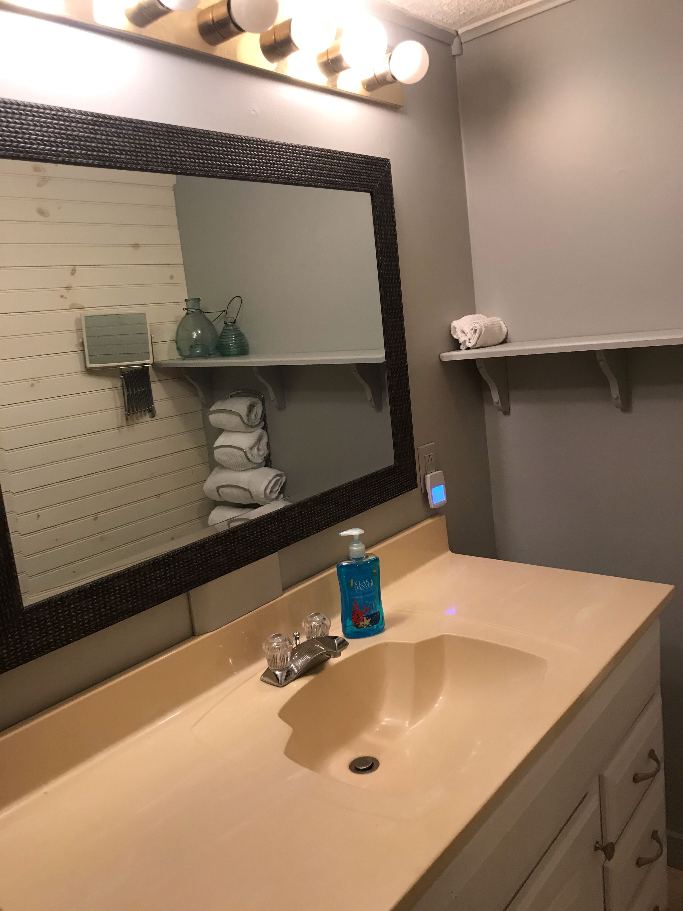 Combined shower/bathtub, hair dryer, towels, soap