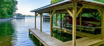 Renovated lakehouse with dock, hot tub, firepit & bi-level deck - dogs OK