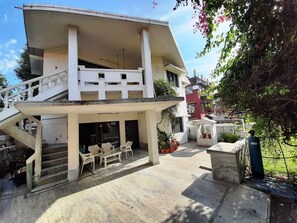 Terrace/patio - Spirituality, Homeliness, Nature, Comfort..Divine Paradise Homestay (Dehradun)