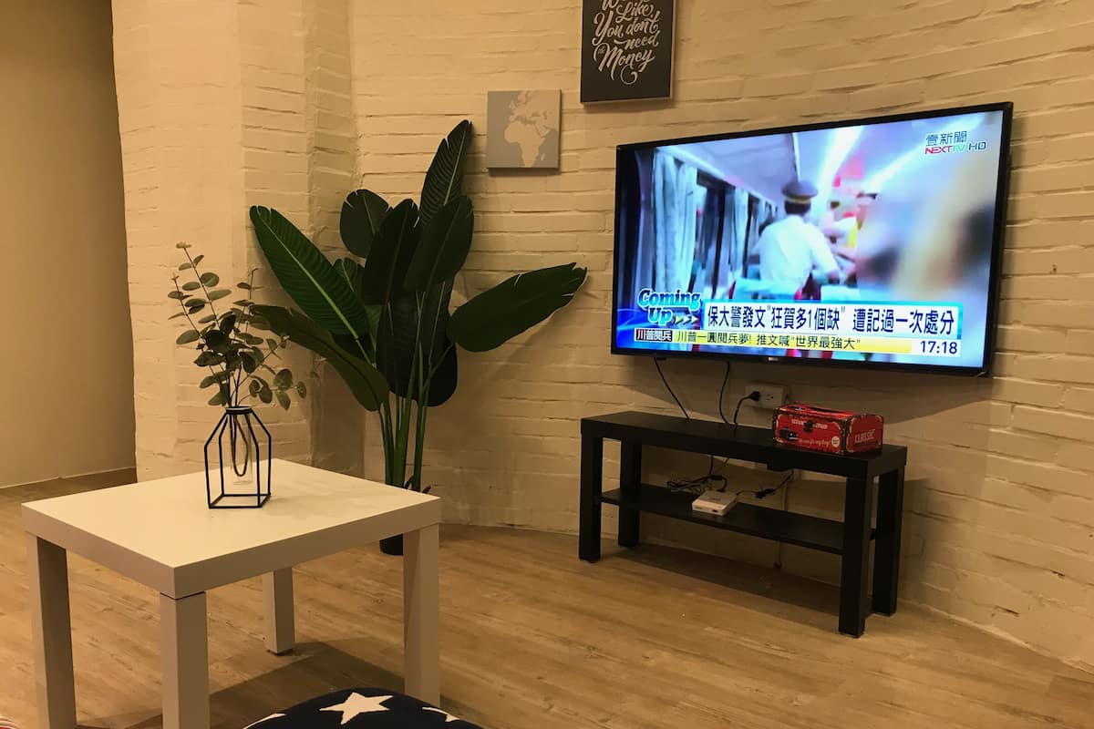 Kamar (B) | Televisi