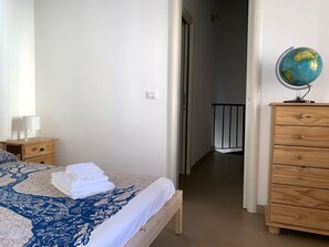 2 dormitorios, tabla de planchar con plancha, wifi gratis y ropa de cama