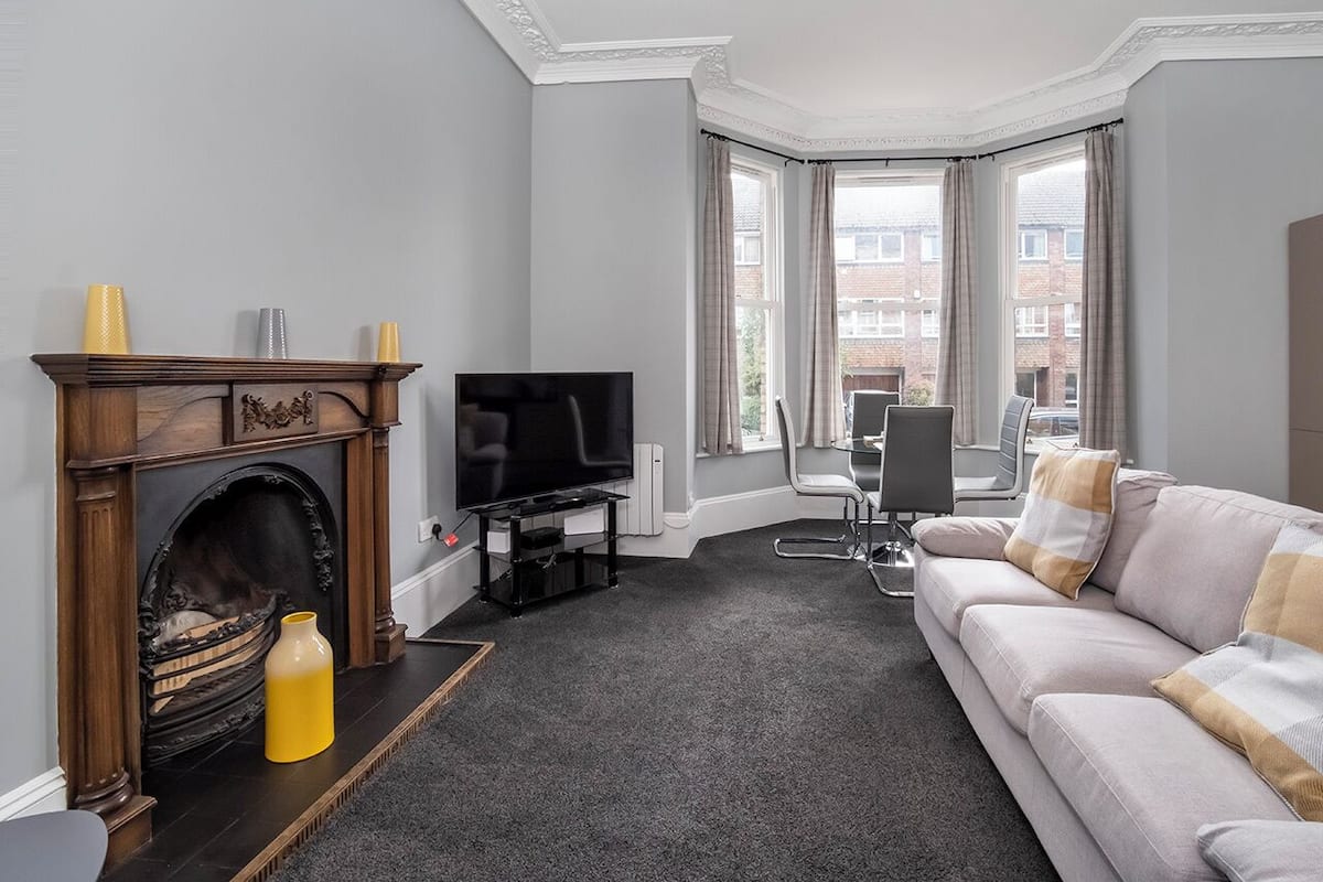 1 bedroom, individually decorated, individually furnished