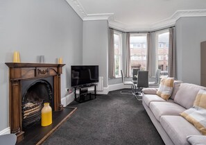 1 bedroom, individually decorated, individually furnished