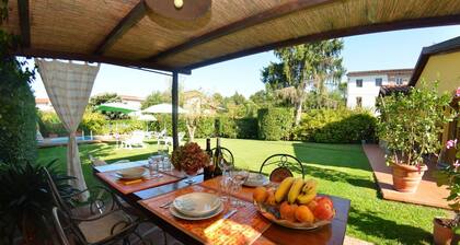 Country House / Farm House in Capannori with 1 bedrooms sleeps 2