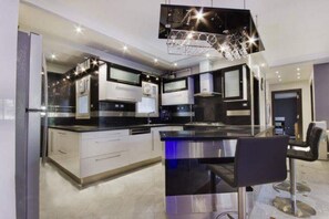 Microwave, oven, stovetop, dishwasher - EUROPEAN STANDARDS ULTRA MODERN 2BR APT 4 RENT IN DEGLA MAADI quiet area green (Cairo)