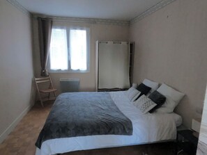 3 chambres, fer et planche à repasser, Wi-Fi gratuit