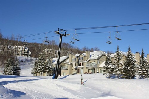 Enjoy our ski in ski out condo. Located mid-mountain at Solitude Peak!