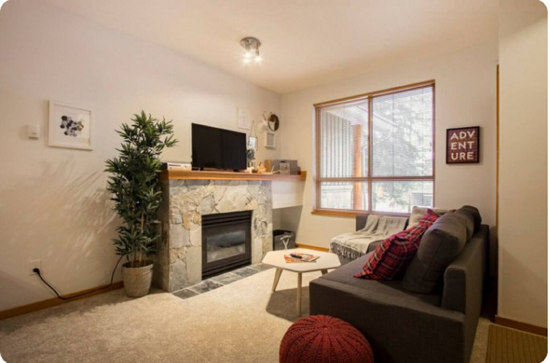 Cozy Whistler Village Reindeer Retreat Studio