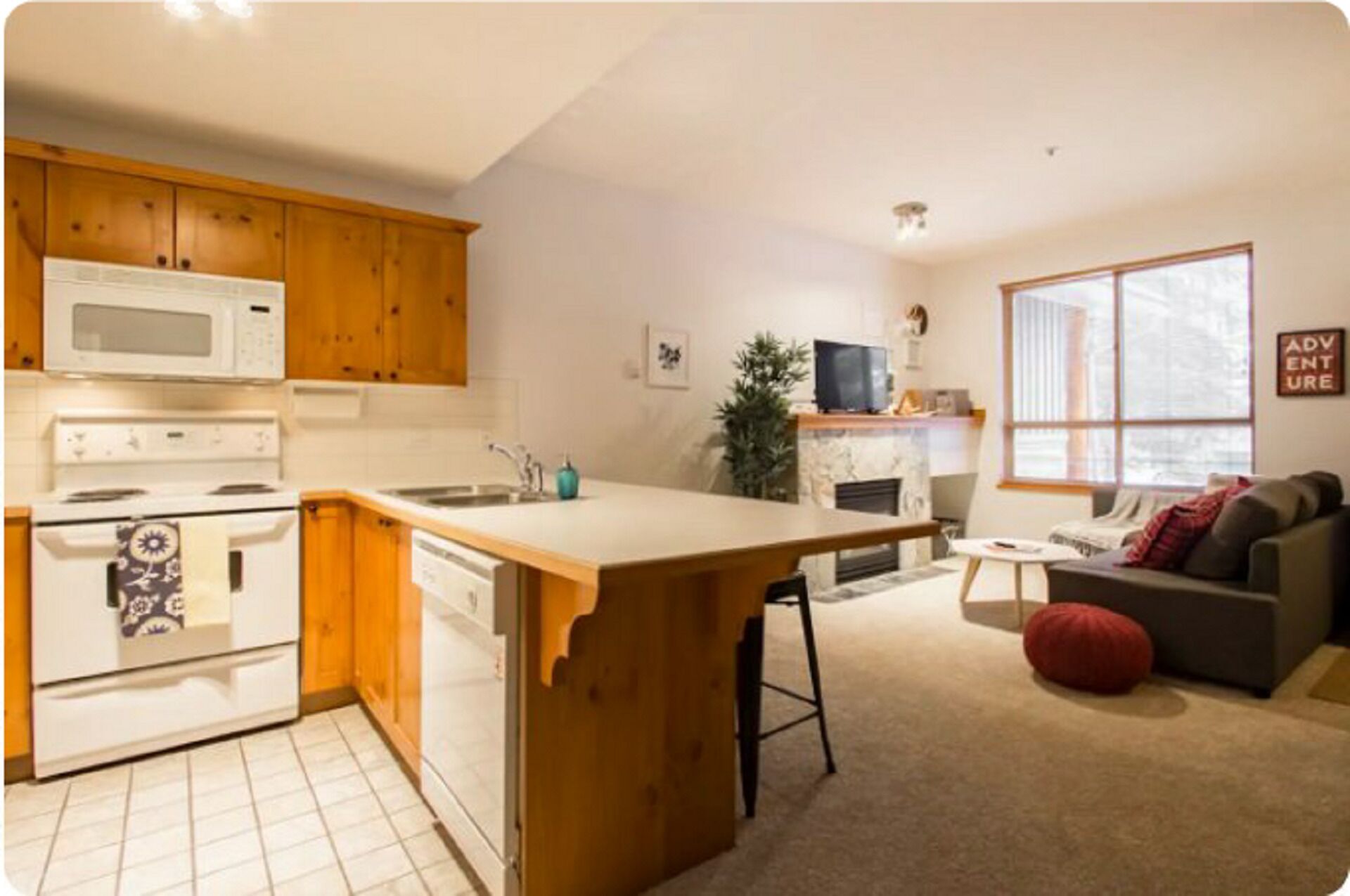 Cozy Whistler Village Reindeer Retreat Studio