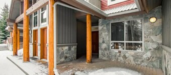 Cozy Whistler Village Reindeer Retreat Studio